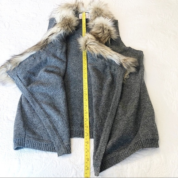 Skies are Blue Emira Faux Fur Collar Knit Vest - M - Picture 11 of 12